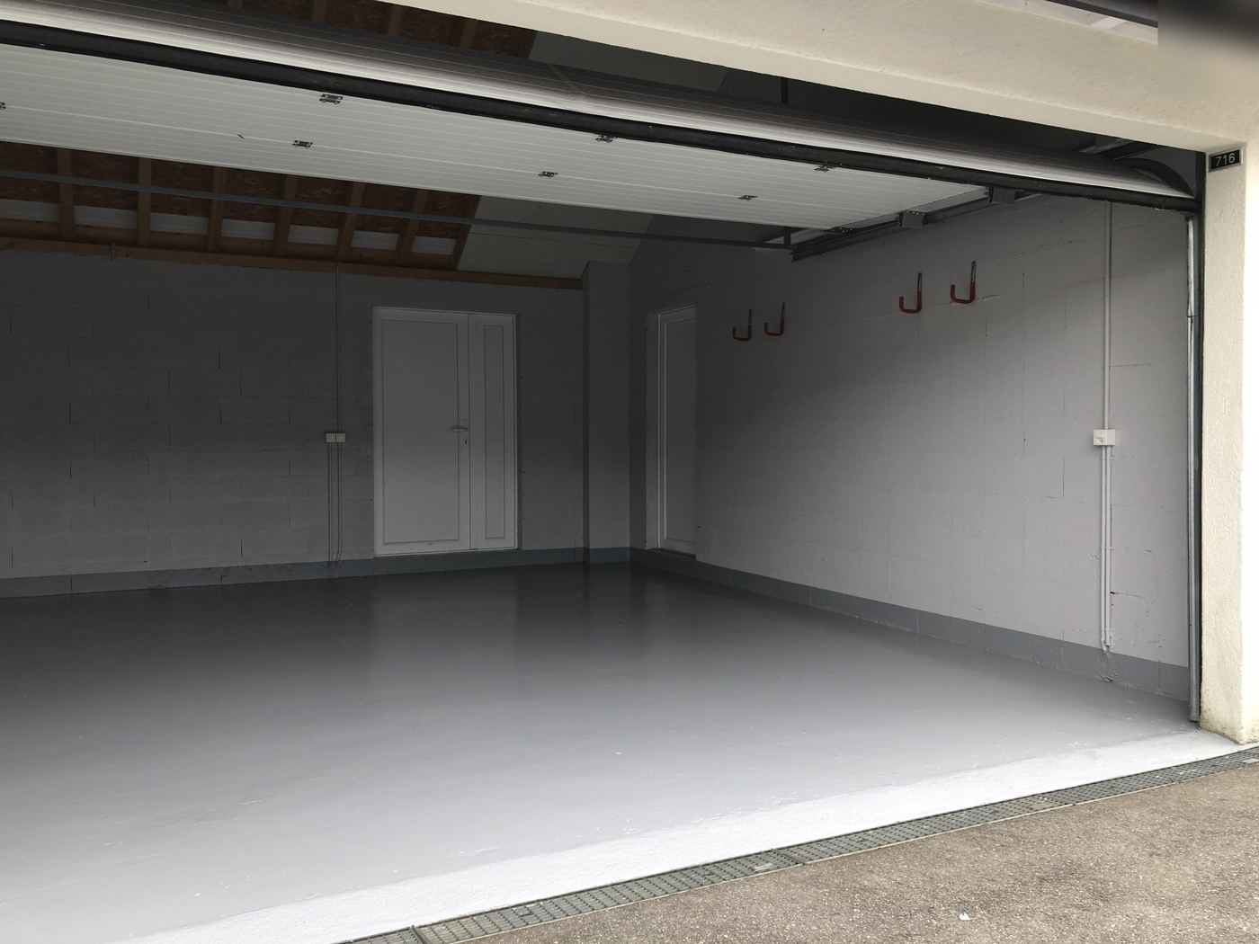 Garage, résine grise