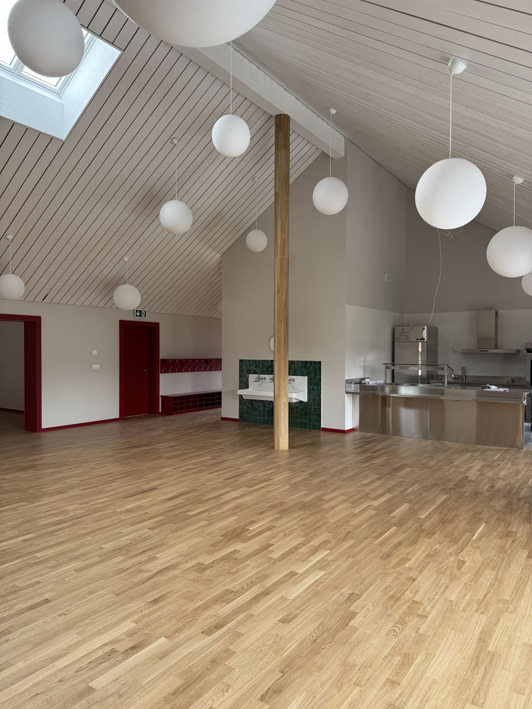 Grande salle sous charpente